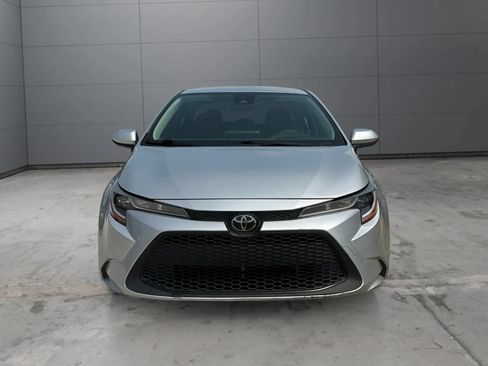 Used 2020 Toyota Corolla LE FWD image 2
