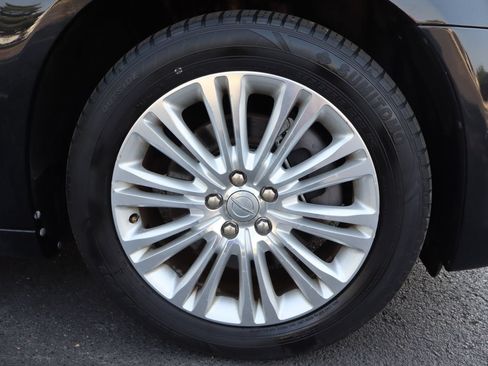Used 2013 Chrysler 300 AWD w/ Driver Convenience Group image 43