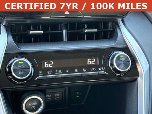 Used 2024 Toyota Venza LE image 21