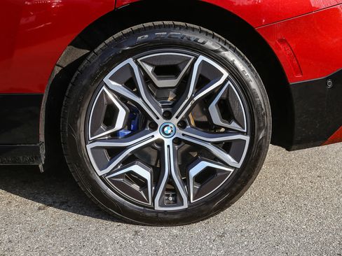 Used 2025 BMW iX xDrive50 w/ Sport Package image 8