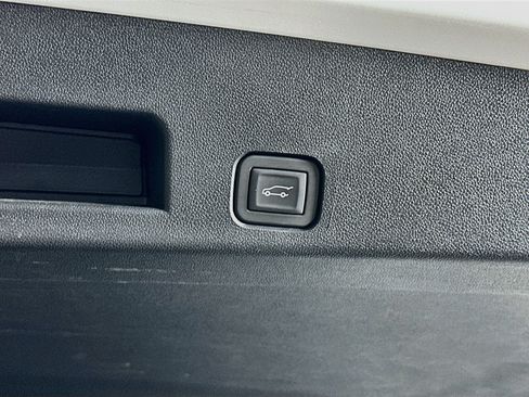 Used 2025 Buick Enclave Preferred FWD image 32