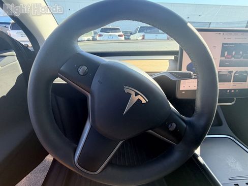 Used 2024 Tesla Model Y Long Range AWD/4WD image 11