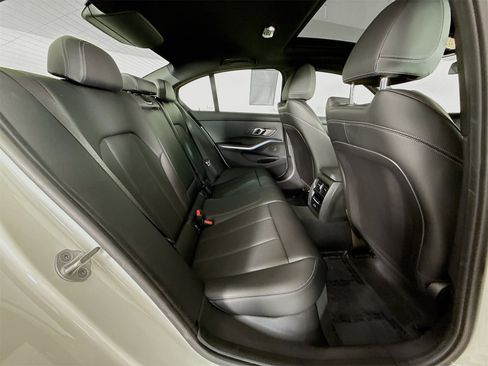 Used 2025 BMW 330i Sedan w/ Premium Package image 28