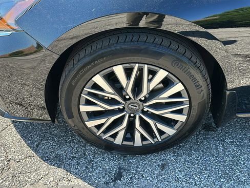Certified 2024 Nissan Altima 2.5 SV w/ SV Premium Package AWD/4WD image 8