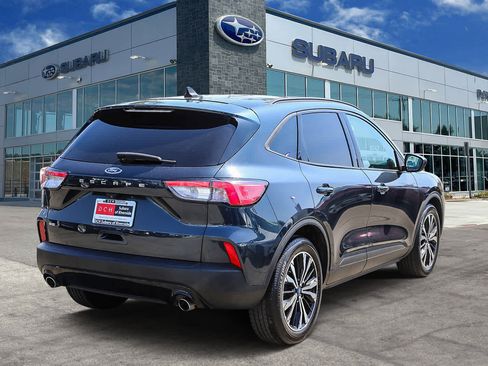 Used 2022 Ford Escape SE w/ SE Sport Appearance Package image 4