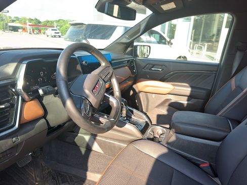 Used 2024 GMC Canyon AT4 w/ Technology Package AWD/4WD image 4