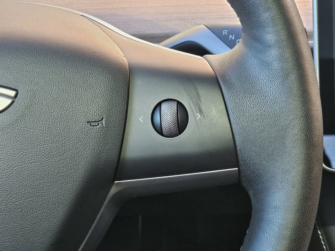 Used 2021 Tesla Model Y Long Range AWD/4WD image 26