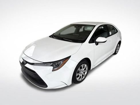 Used 2026 Toyota Corolla LE FWD image 2