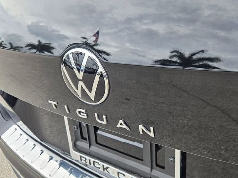 Certified 2023 Volkswagen Tiguan SE FWD image 14