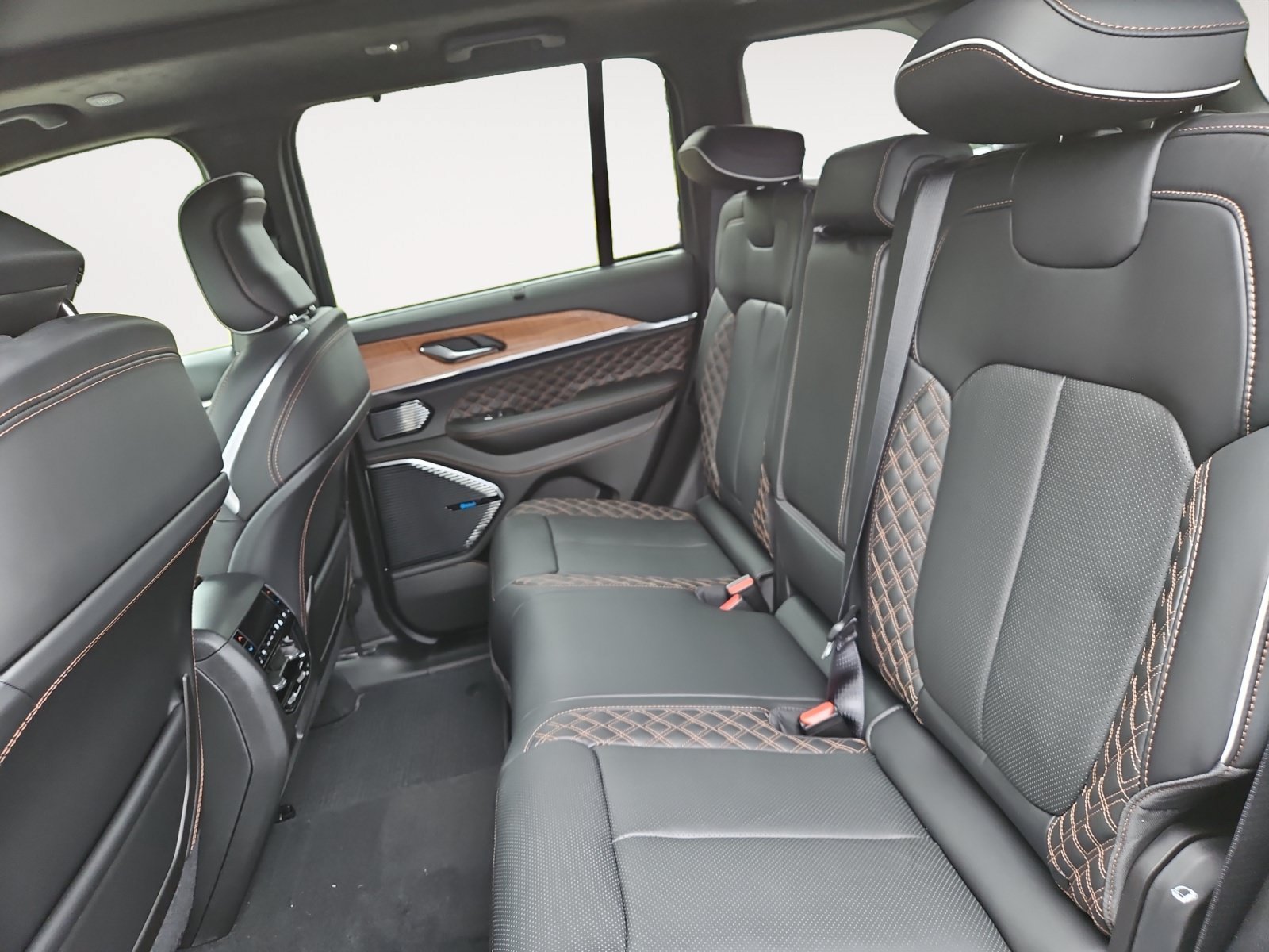 New 2027 Jeep Grand Cherokee Summit w/ Adv Protech Group IV AWD/4WD image 13