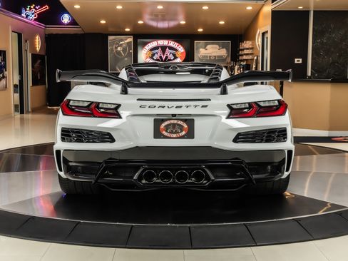 Used 2025 Chevrolet Corvette Z06 w/ Z07 Performance Package RWD image 6