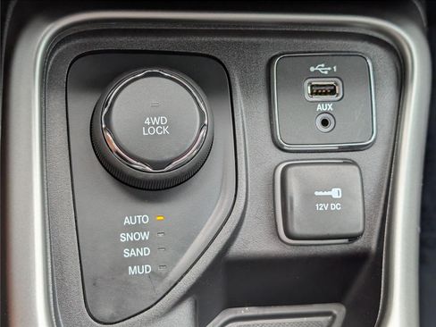 Used 2020 Jeep Compass Latitude w/ Popular Equipment Group AWD/4WD image 23