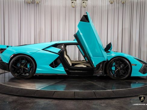 Used 2025 Lamborghini Revuelto image 32