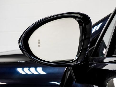 Used 2023 Porsche Cayenne Platinum Edition image 17