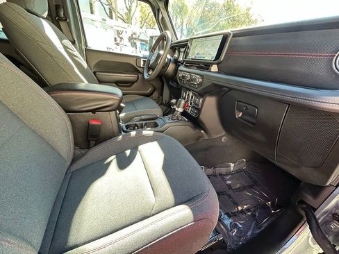 Used 2024 Jeep Wrangler Unlimited Rubicon image 33