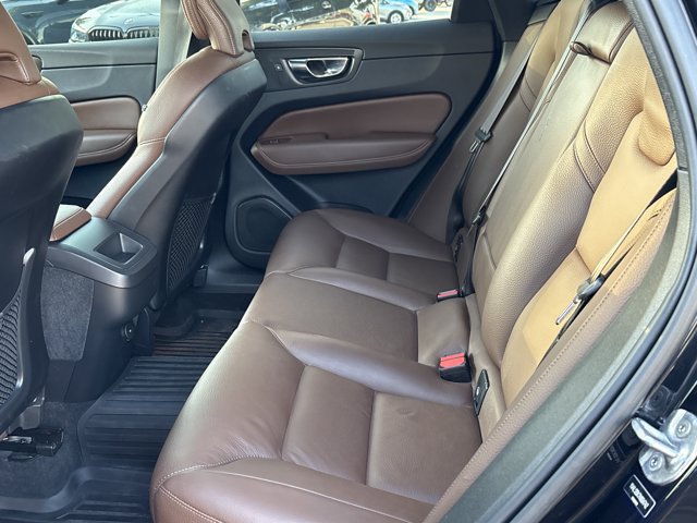 Used 2022 Volvo XC60 B5 Momentum FWD image 8