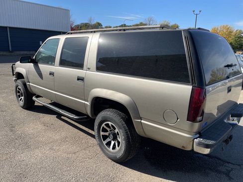 Used 1999 Chevrolet Suburban 2500 w/ Preferred Equipment Group 3 image 5