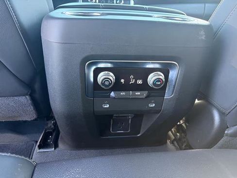 Certified 2023 GMC Yukon SLT AWD/4WD image 28