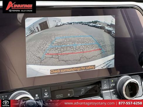 Used 2023 Toyota Highlander XLE AWD/4WD image 34
