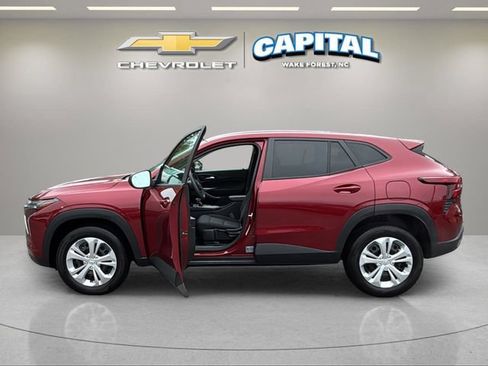 Used 2025 Chevrolet Trax LS w/ Driver Confidence Package FWD image 9