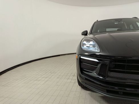 Certified 2024 Porsche Macan S AWD/4WD image 12