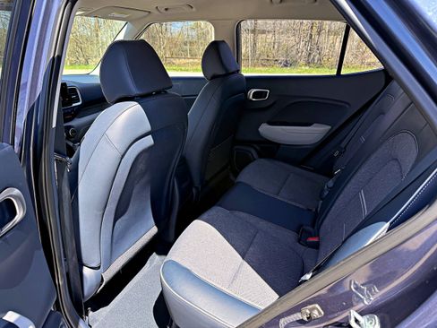 Used 2021 Hyundai Venue w/ Cargo Package image 19