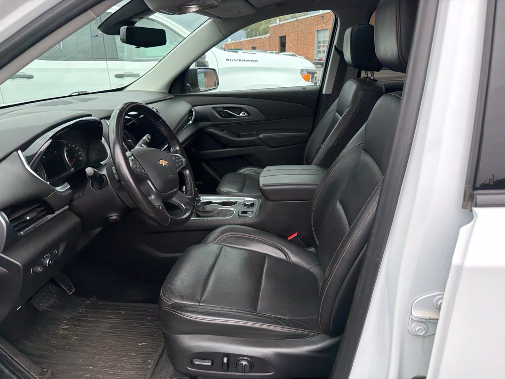 Used 2021 Chevrolet Traverse Premier w/ Redline Edition FWD image 7