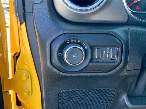 Used 2018 Jeep Wrangler Unlimited Rubicon AWD/4WD image 32