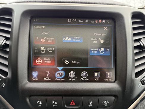 Used 2015 Jeep Cherokee Limited w/ Luxury Group image 20