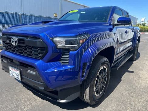 Used 2024 Toyota Tacoma TRD Sport w/ TRD Sport Upgrade Package AWD/4WD image 9