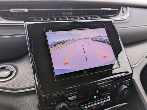 New 2025 Jeep Grand Cherokee Altitude AWD/4WD image 16