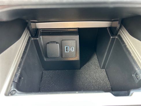 Used 2023 Ford Explorer XLT w/ Equipment Group 202A image 31