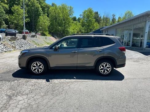 Used 2020 Subaru Forester Premium AWD/4WD image 2