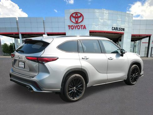 Used 2023 Toyota Highlander XSE AWD/4WD image 5
