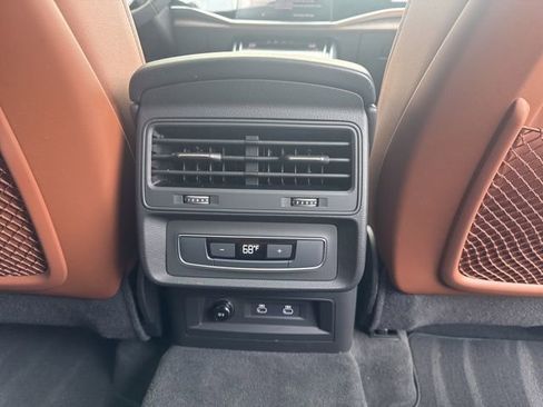 Used 2025 Audi Q7 3.0T Premium Plus image 17