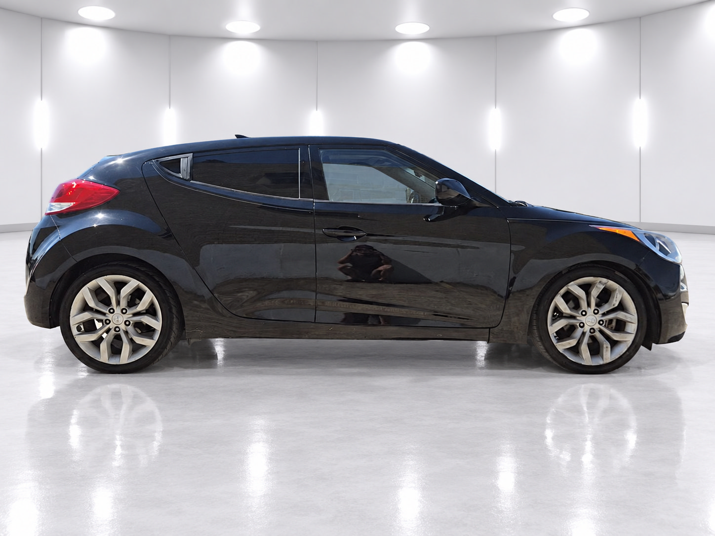 Used 2013 Hyundai Veloster w/ Style Pkg FWD image 4