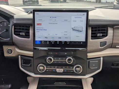 Used 2024 Ford Expedition Limited image 19