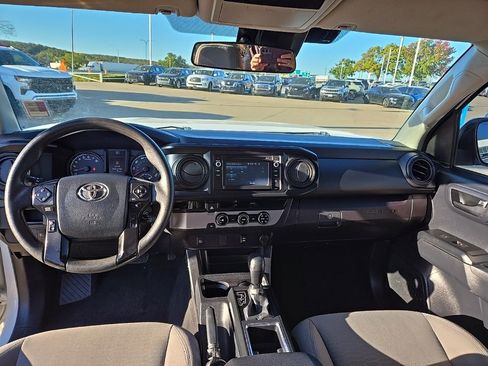 Used 2018 Toyota Tacoma SR image 20