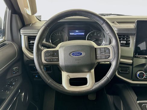 Used 2024 Ford Expedition XLT image 18