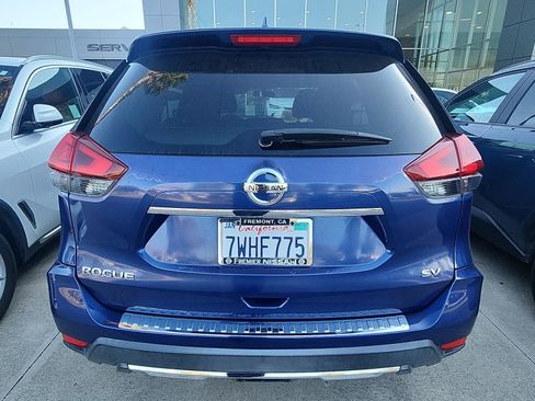 Used 2017 Nissan Rogue SV w/ SV Premium Package FWD image 4