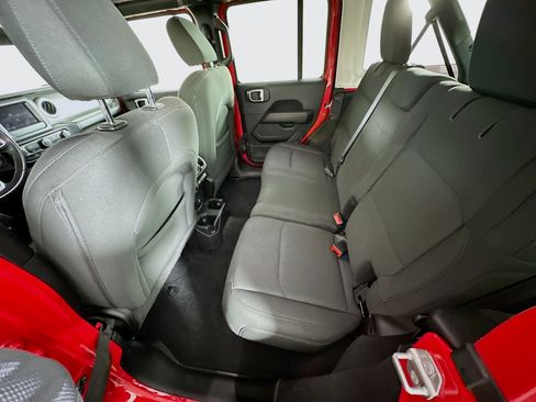 Used 2019 Jeep Wrangler Unlimited Sahara w/ LED Lighting Group image 26