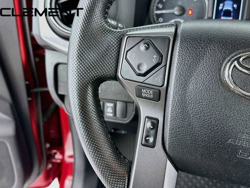 Used 2022 Toyota Tacoma TRD Sport AWD/4WD image 15