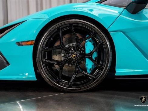 Used 2025 Lamborghini Revuelto AWD/4WD image 17