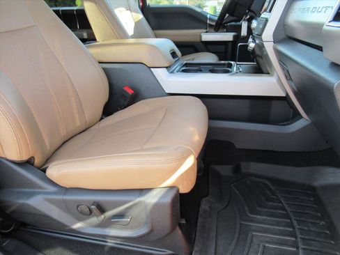 Used 2022 Ford F250 Lariat w/ Chrome Package image 11