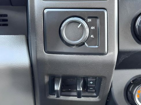 Used 2022 Ford F250 XL w/ Power Equipment Group image 27