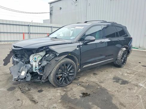 Used 2020 Cadillac XT6 Sport w/ Platinum Package AWD/4WD image 2