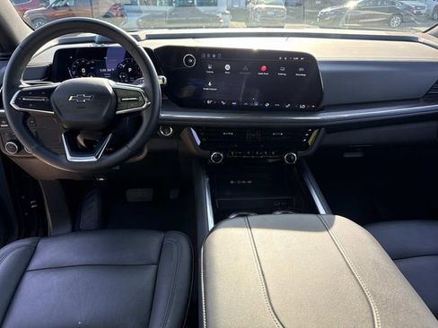 Used 2025 Chevrolet Suburban Z71 AWD/4WD image 23
