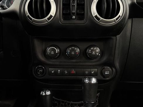 Used 2016 Jeep Wrangler Unlimited Rubicon AWD/4WD image 26