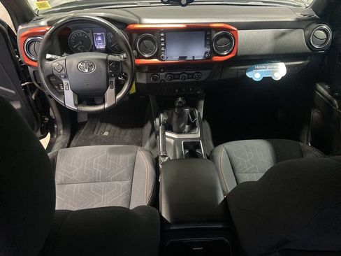 Used 2020 Toyota Tacoma TRD Off-Road w/ Blackout Package AWD/4WD image 19
