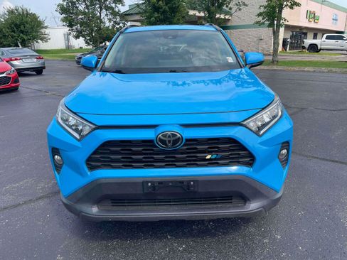 Used 2020 Toyota RAV4 XLE Premium FWD image 2